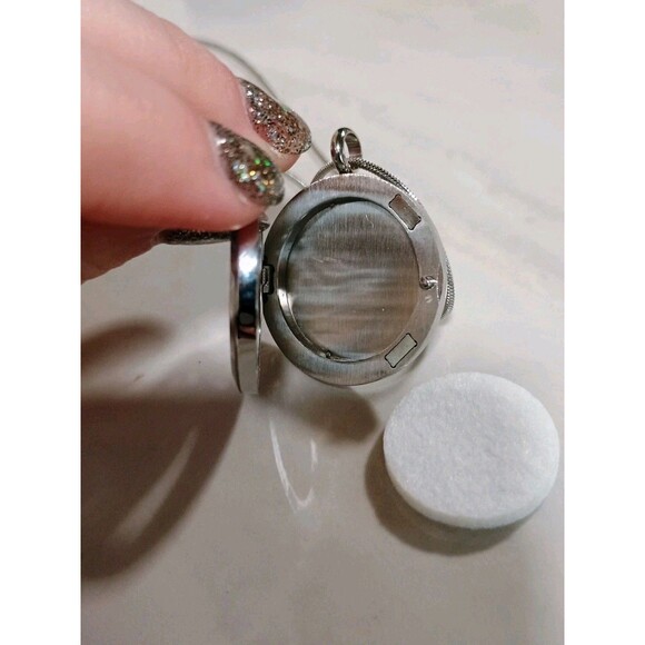 Musical Notes Aromatherapy Essential Oil Diffuser Necklace Womens Locket Pendant - Picture 7 of 8